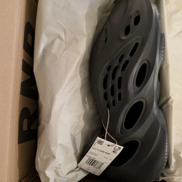 Adidas Yeezy Foam RNR Onyx HP8739 Men’s Size 11 Black Runner Slip On Shoes - Picture 6 of 7